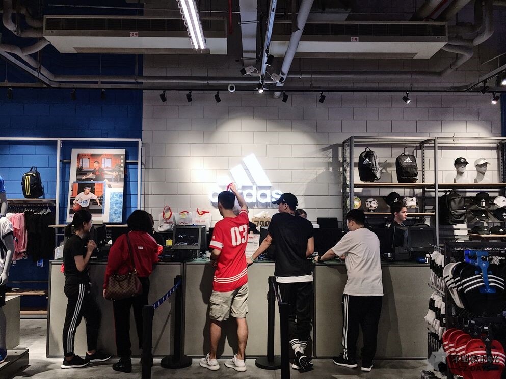 adidas阿迪达斯折旗舰店华南最强门店来深圳了！19